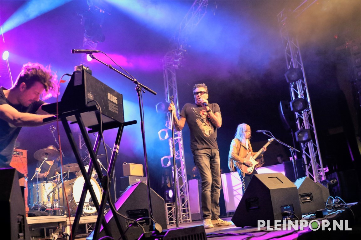 Barry Hay Flying V Formation (9)